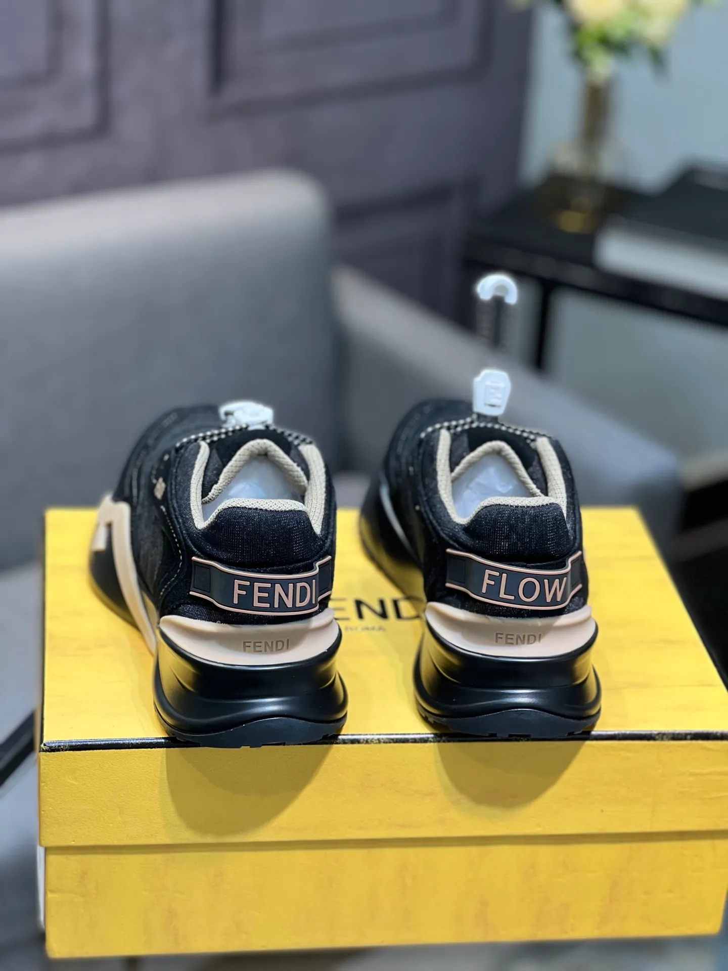 Men's shoes 💰580 FENDI men's fashion casual shoes 👟Hot sale🔥Official website 1:1 replica ⬆️Original quality - Original leather - Original breathable mesh lining Original outsole 1:1 replica, code number 38-44 (45-46 customized)